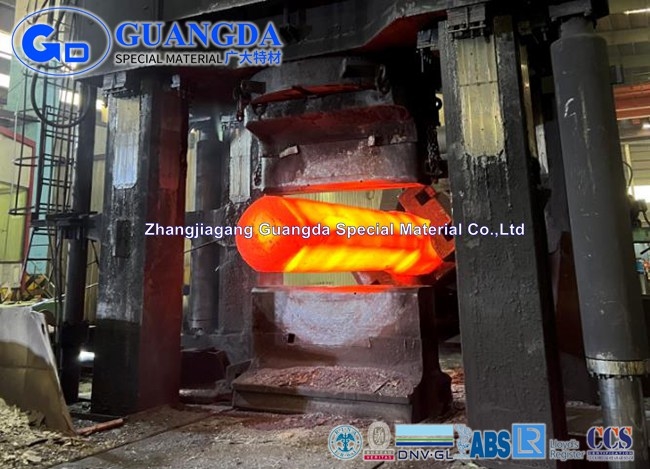 Pièce forgéee lourde laminée à chaud d'axe de grand diamètre, rouleau métallurgique 2 de pièce forgéee de machines